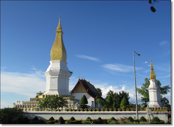 พระธาตุศรีโคตรบอง กำแพงหินยักษ์ เมืองท่าแขก ลาวภาคกลาง