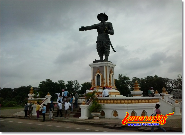 อนุสาวรีย์พระเจ้าอนุวงศ์ กำแพงนครเวียงจันทน์