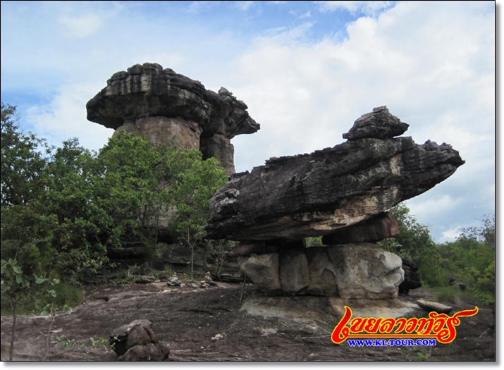 เสาเฉลียงใหญ่ ปฎิมากรรมทางธรรมชาติของอุทยานแห่งชาติผาแต้ม